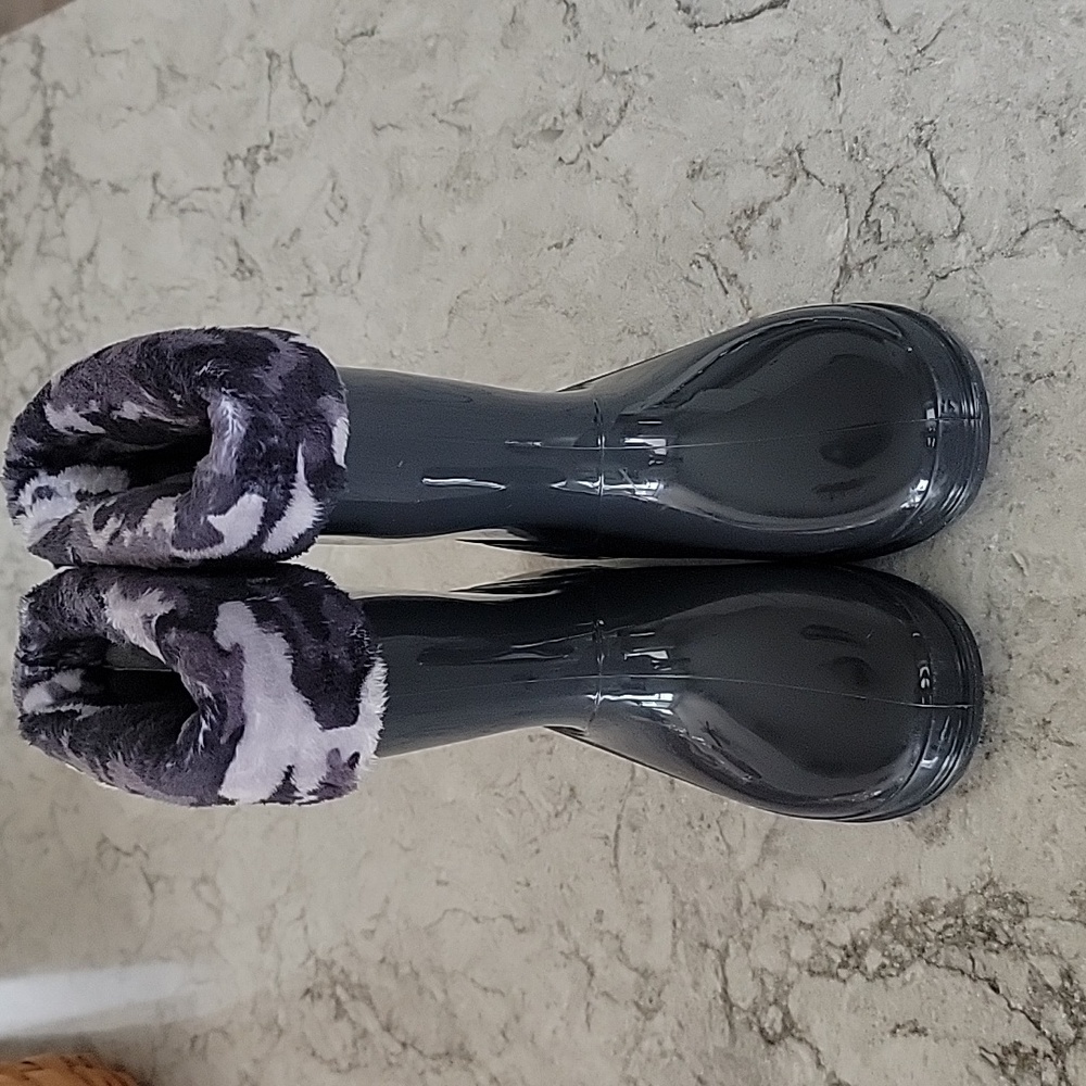Carter's Boy's Rain Boots - Size 11M